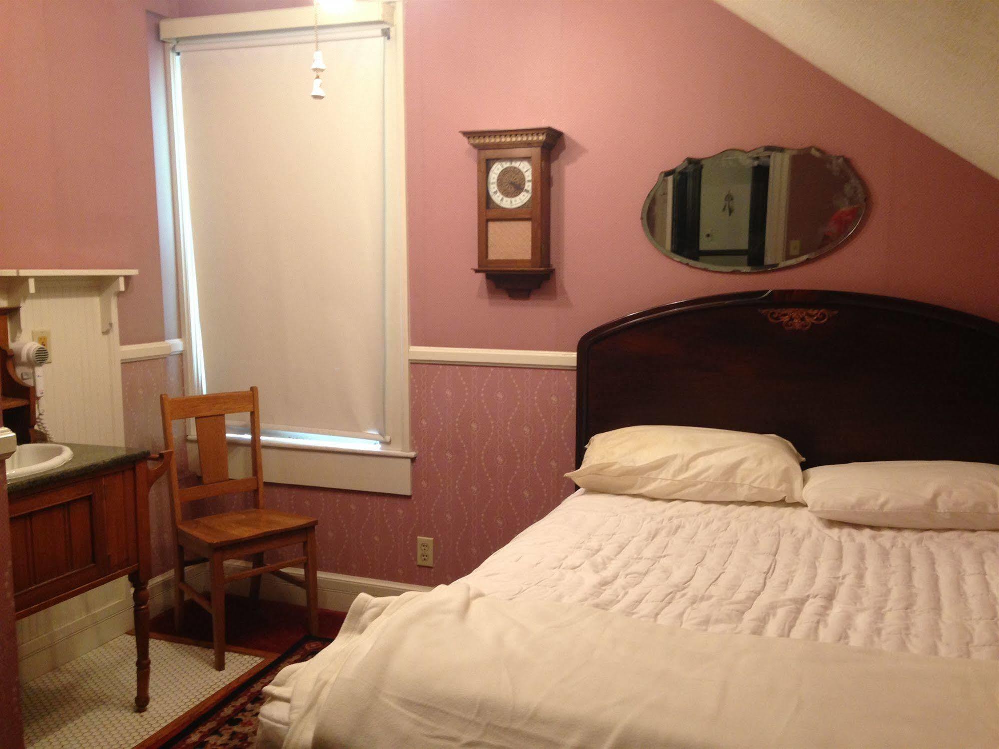 The Hostel California Bishop Bagian luar foto