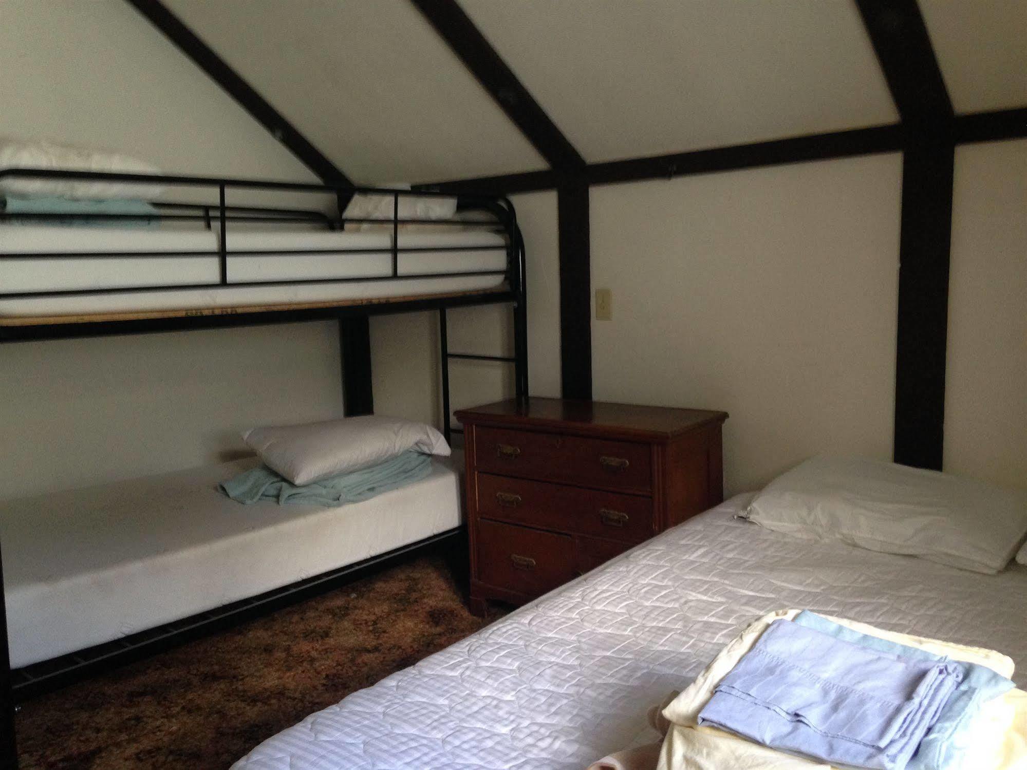 The Hostel California Bishop Bagian luar foto