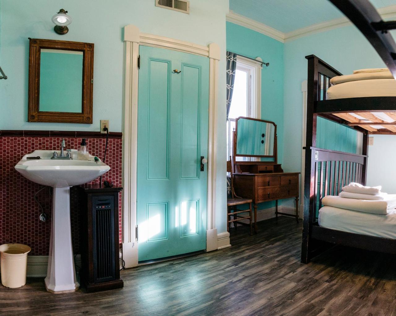 The Hostel California Bishop Bagian luar foto